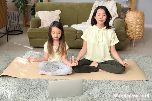 不安をその場で小さくする「親子呼吸法」